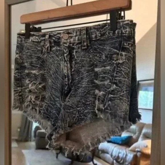 Judy Blue Pants - Judy Blue Distressed Shorts Size Large‎